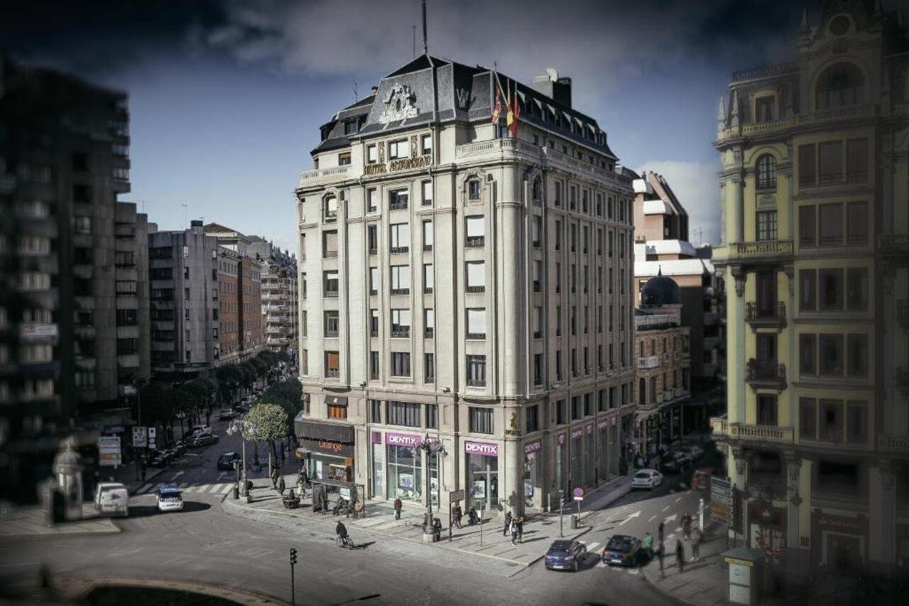 Отель Occidental Leon Alfonso V Экстерьер фото