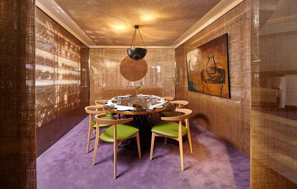 Отель Occidental Leon Alfonso V Экстерьер фото