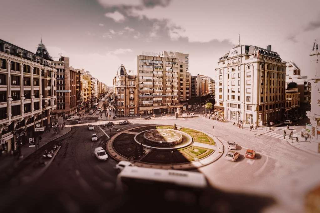 Отель Occidental Leon Alfonso V Экстерьер фото