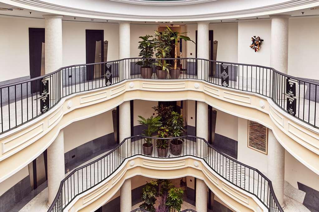 Отель Occidental Leon Alfonso V Интерьер фото