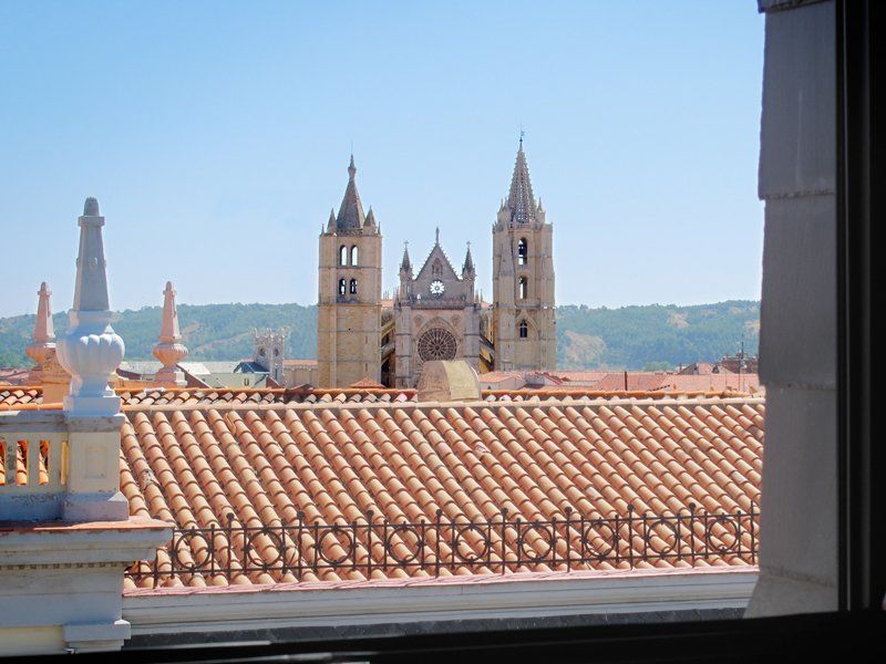 Отель Occidental Leon Alfonso V Экстерьер фото